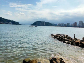 Kitnet pé na areia Praia Milionários